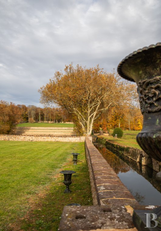 En Eure-et-Loire, à l’ouest de Chartres, un château du 17e dans un parc de 140 ha traversé par l’Eure - photo  n°36